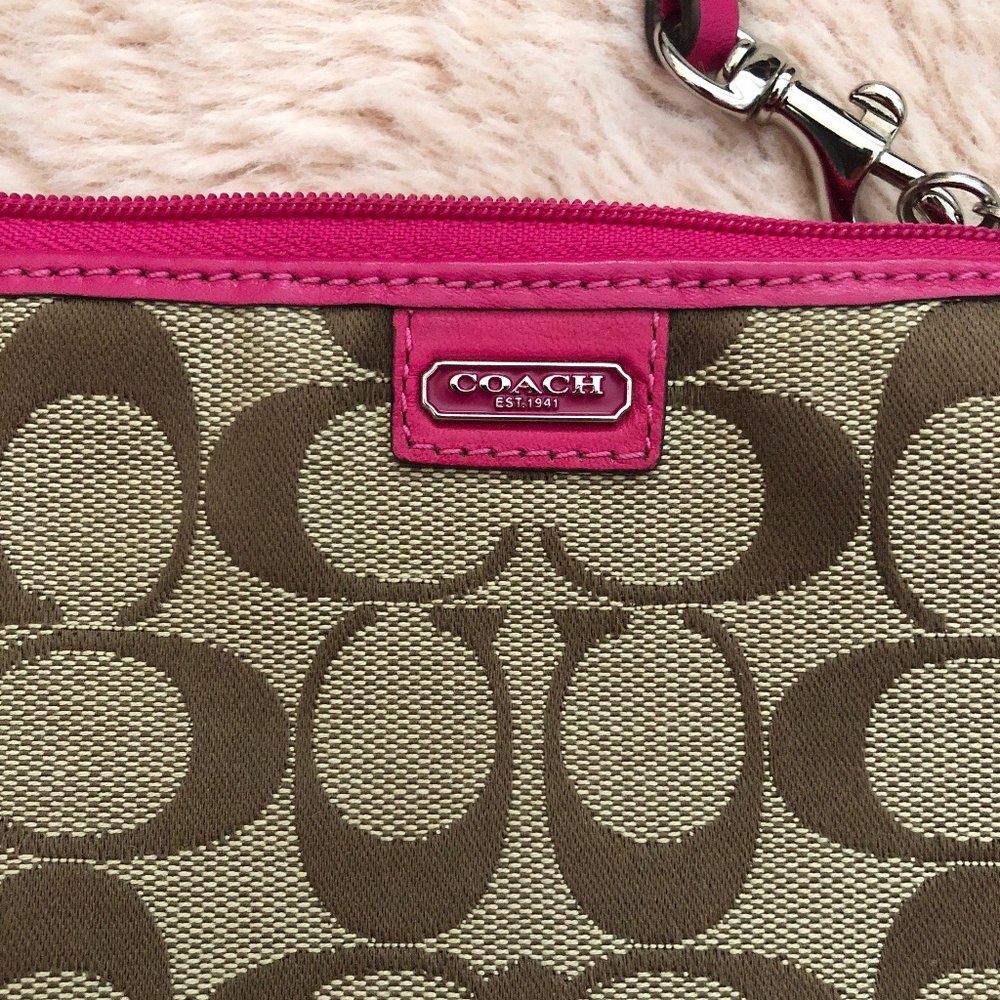 ** Coach ** Pink Wristlet